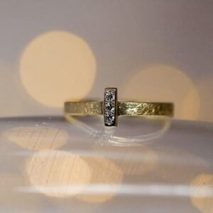 Ring met 3 x diamant