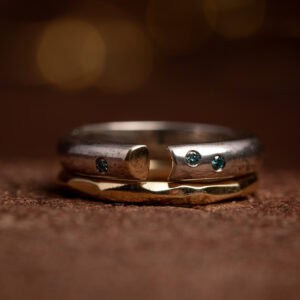 Ring Openheid met blauwe diamant