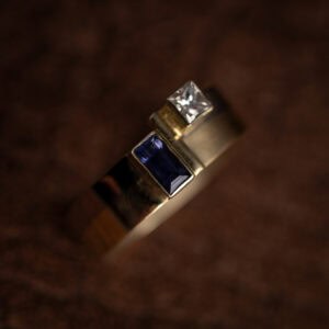 Vierkante ring afgeronde hoeken twee kleuren goud met diamant en Ioliet - Afbeelding 3