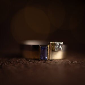 Vierkante ring afgeronde hoeken twee kleuren goud met diamant en Ioliet - Afbeelding 2