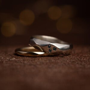 Ring Facet met blauwe diamant